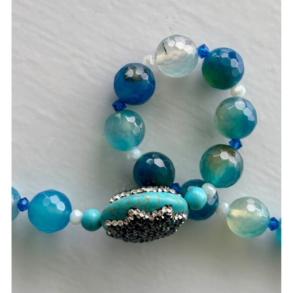 Faceted Blue Agate Beaded Necklace With Rhinestone Clasp & Centerpiece - Picture 3 of 7